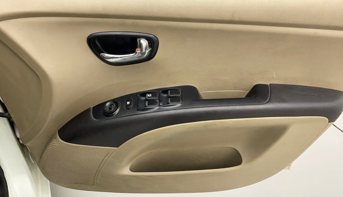 2012 Hyundai i10 MAGNA 1.2, CNG, Manual, 1,10,229 km, Driver Side Door Panels Control