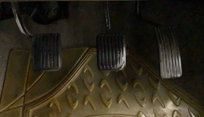 2012 Hyundai i10 MAGNA 1.2, CNG, Manual, 1,10,229 km, Pedals