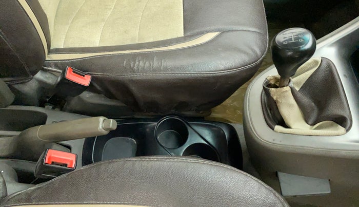 2012 Hyundai i10 MAGNA 1.2, CNG, Manual, 1,10,229 km, Gear Lever