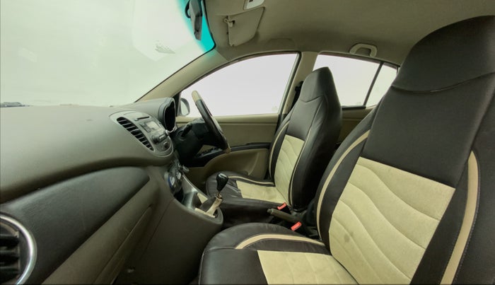 2012 Hyundai i10 MAGNA 1.2, CNG, Manual, 1,10,229 km, Right Side Front Door Cabin