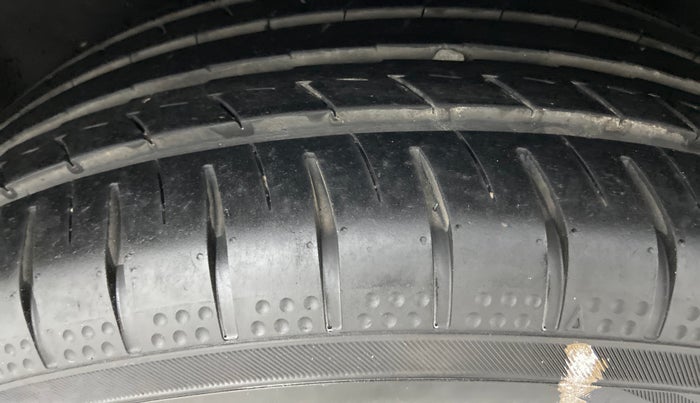 2018 Ford Ecosport 1.5TITANIUM TDCI, Diesel, Manual, 1,00,775 km, Left Rear Tyre Tread