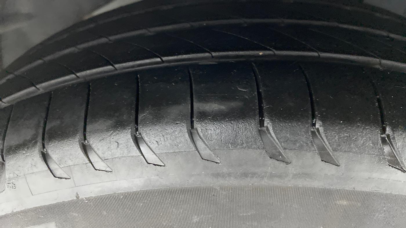 2018 Ford Ecosport 1.5TITANIUM TDCI, Diesel, Manual, 1,00,775 km, Right Front Tyre Tread