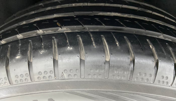 2018 Ford Ecosport 1.5TITANIUM TDCI, Diesel, Manual, 1,00,775 km, Right Rear Tyre Tread