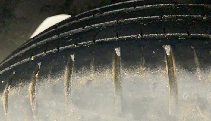 2022 Maruti Baleno ZETA PETROL 1.2, Petrol, Manual, 32,409 km, Right Rear Tyre Tread