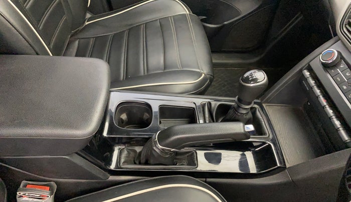 2022 Mahindra XUV700 AX 5 P MT 5 STR, Petrol, Manual, 72,134 km, Gear Lever