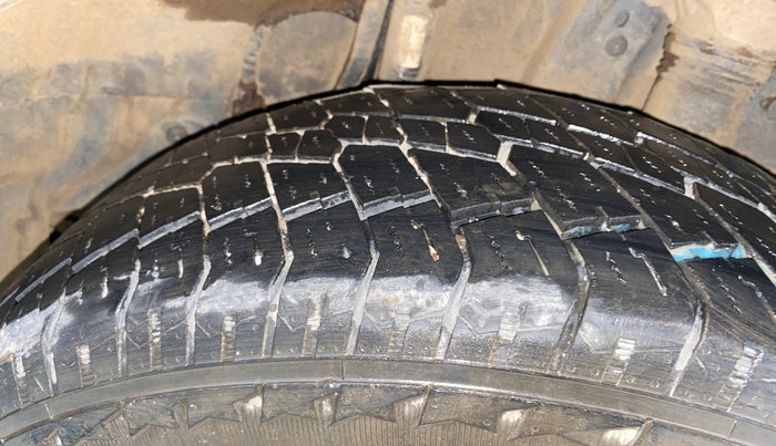 2022 Mahindra XUV700 AX 5 P MT 5 STR, Petrol, Manual, 72,134 km, Left Rear Tyre Tread