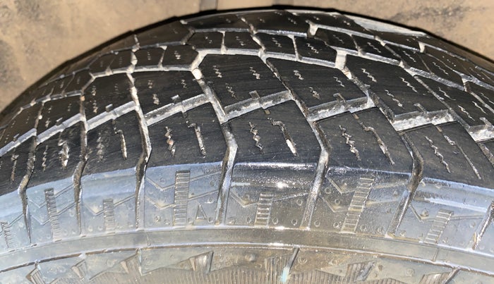 2022 Mahindra XUV700 AX 5 P MT 5 STR, Petrol, Manual, 72,134 km, Right Rear Tyre Tread