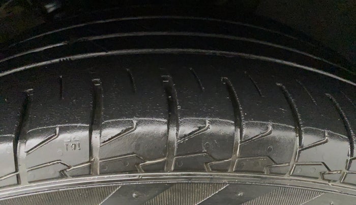 2016 Hyundai Creta SX PLUS AT 1.6 PETROL, Petrol, Automatic, 80,987 km, Left Front Tyre Tread