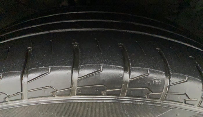 2016 Hyundai Creta SX PLUS AT 1.6 PETROL, Petrol, Automatic, 80,987 km, Left Rear Tyre Tread