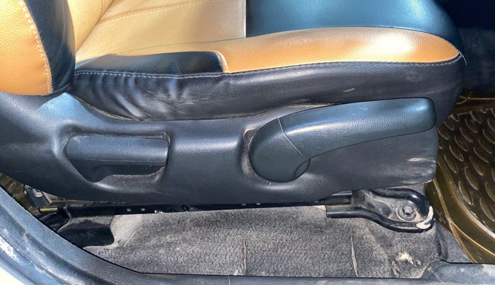 2018 Honda Jazz 1.5L I-DTEC SV, Diesel, Manual, 84,718 km, Driver Side Adjustment Panel