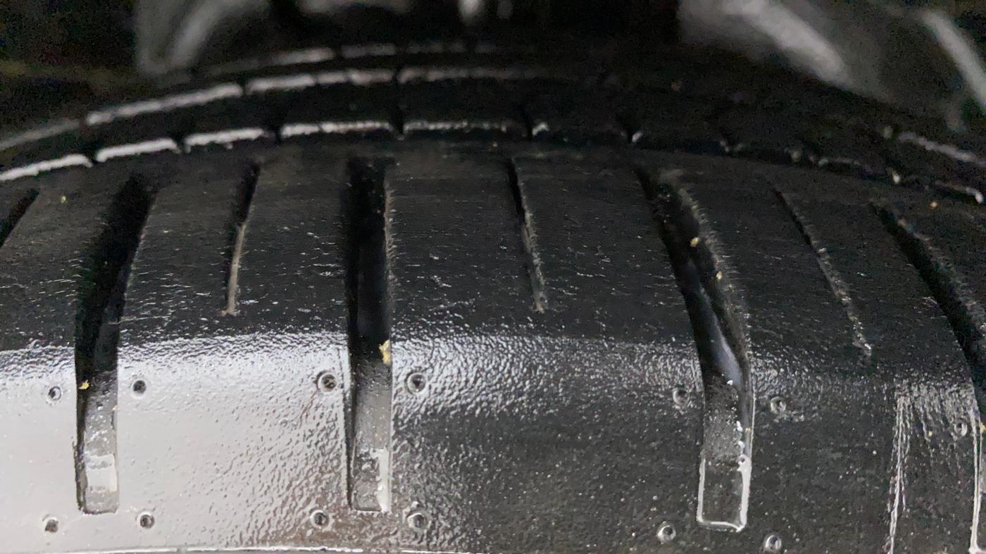 2021 Ford New Figo TITANIUM PLUS 1.2 PETROL AT, Petrol, Automatic, 7,989 km, Right Front Tyre Tread