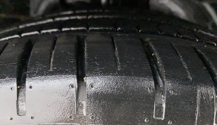 2021 Ford New Figo TITANIUM PLUS 1.2 PETROL AT, Petrol, Automatic, 7,989 km, Right Front Tyre Tread
