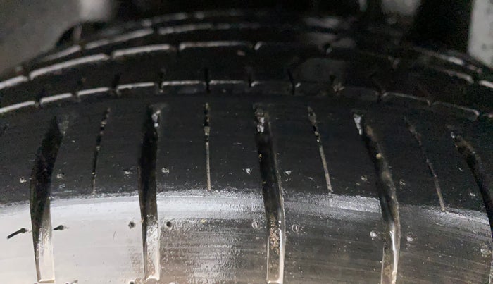 2021 Ford New Figo TITANIUM PLUS 1.2 PETROL AT, Petrol, Automatic, 7,989 km, Left Rear Tyre Tread