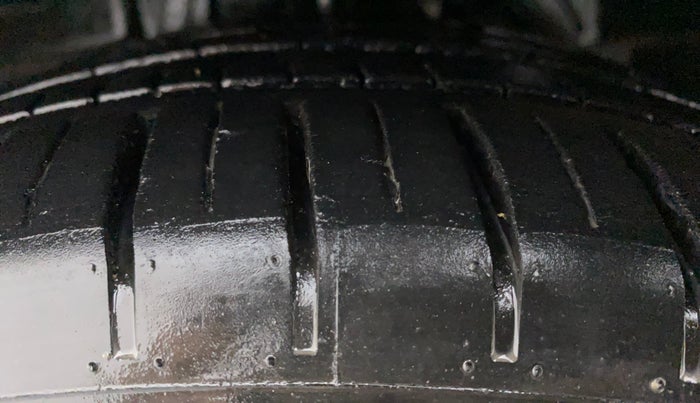 2021 Ford New Figo TITANIUM PLUS 1.2 PETROL AT, Petrol, Automatic, 7,989 km, Left Front Tyre Tread
