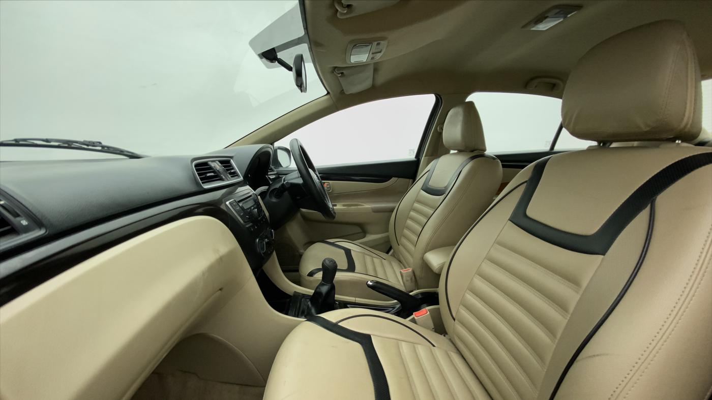 2017 Maruti Ciaz SHVS VDI, Diesel, Manual, 61,522 km, Right Side Front Door Cabin