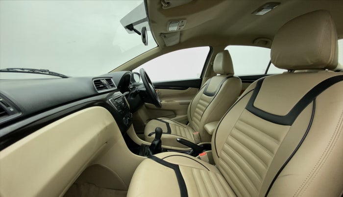 2017 Maruti Ciaz SHVS VDI, Diesel, Manual, 61,522 km, Right Side Front Door Cabin