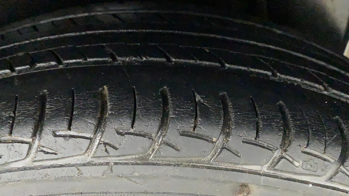 2017 Maruti Ciaz SHVS VDI, Diesel, Manual, 61,522 km, Left Rear Tyre Tread