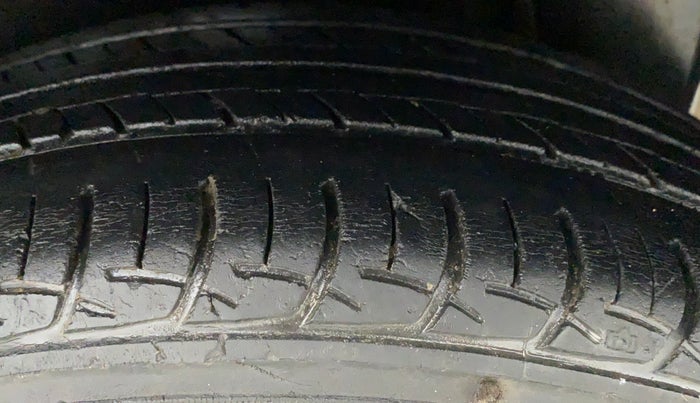 2017 Maruti Ciaz SHVS VDI, Diesel, Manual, 61,522 km, Left Rear Tyre Tread