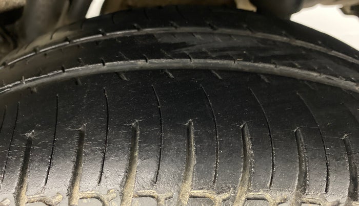 2016 Mahindra Kuv100 K6 6 STR, Petrol, Manual, 28,362 km, Left Rear Tyre Tread