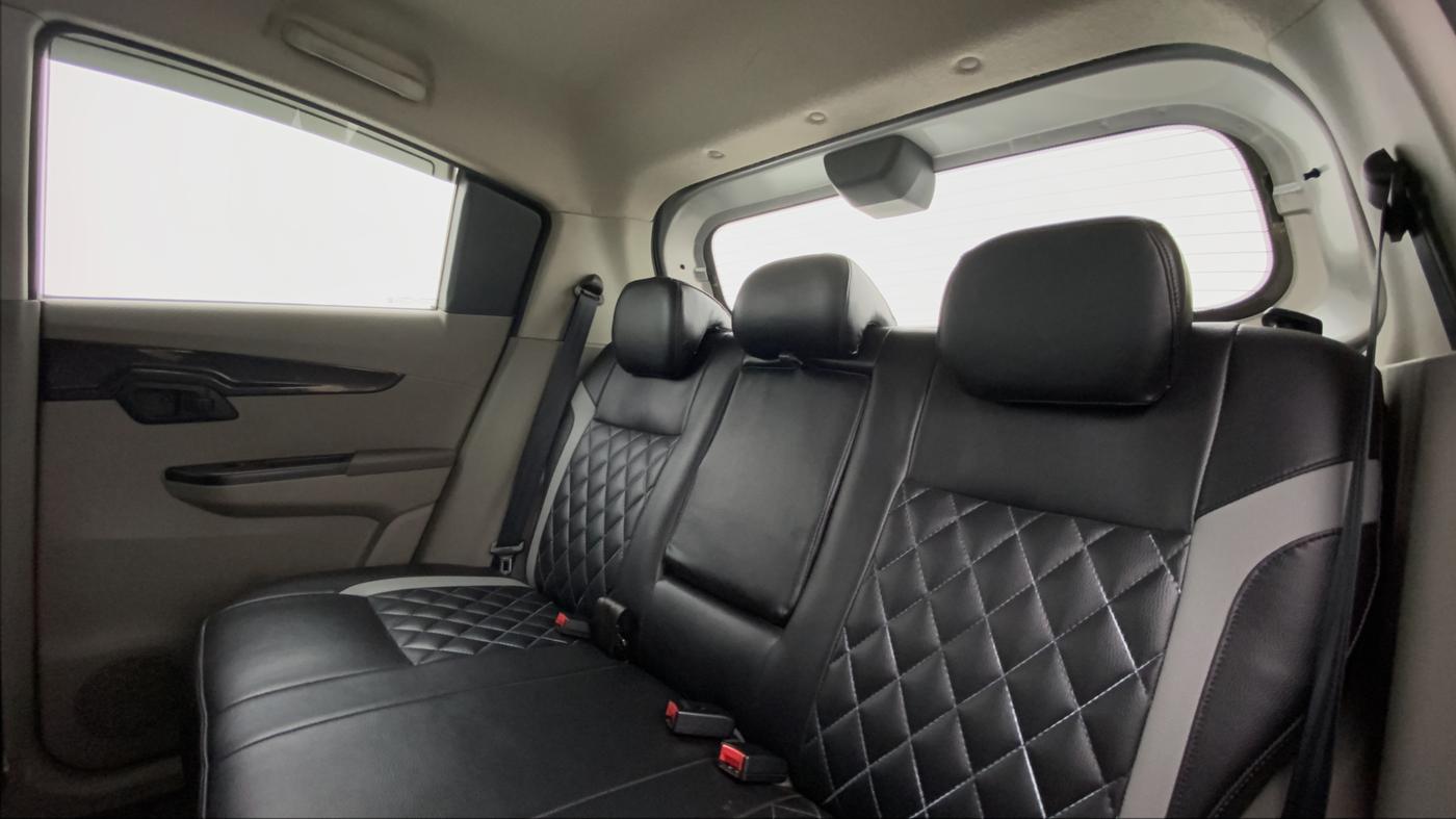 2016 Mahindra Kuv100 K6 6 STR, Petrol, Manual, 28,362 km, Right Side Rear Door Cabin