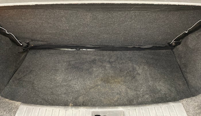 2016 Mahindra Kuv100 K6 6 STR, Petrol, Manual, 28,362 km, Boot Inside