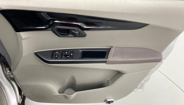 2016 Mahindra Kuv100 K6 6 STR, Petrol, Manual, 28,362 km, Driver Side Door Panels Control