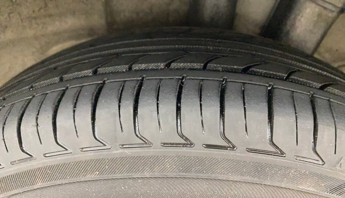 2015 Hyundai Xcent S 1.2, Petrol, Manual, 42,085 km, Left Rear Tyre Tread