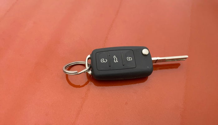 2015 Volkswagen Polo HIGHLINE1.2L, Petrol, Manual, 34,082 km, Key Close Up