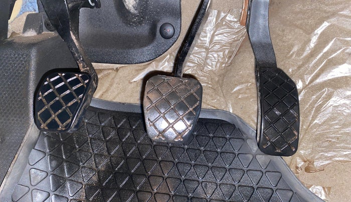 2015 Volkswagen Polo HIGHLINE1.2L, Petrol, Manual, 34,082 km, Pedals