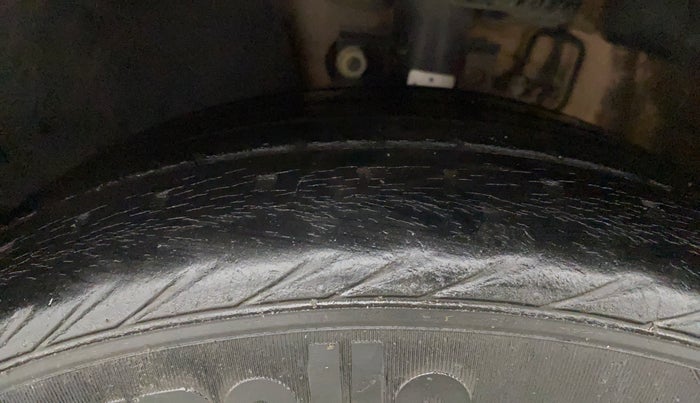 2015 Volkswagen Polo HIGHLINE1.2L, Petrol, Manual, 34,082 km, Left Front Tyre Tread