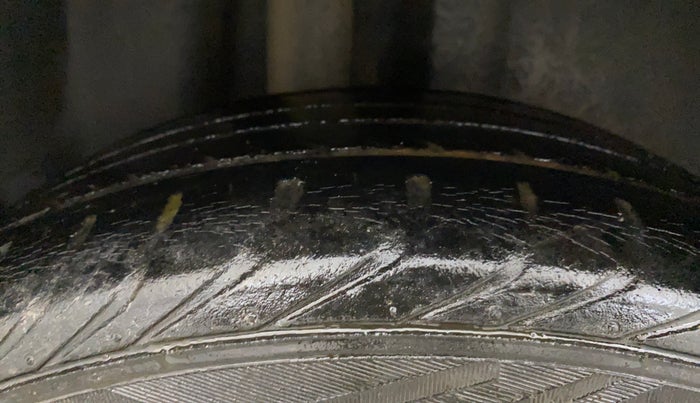 2015 Volkswagen Polo HIGHLINE1.2L, Petrol, Manual, 34,082 km, Right Rear Tyre Tread