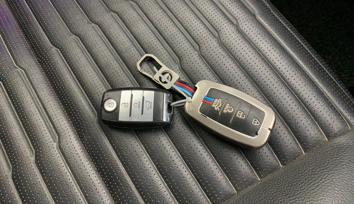 2020 KIA SONET GTX PLUS 1.5 AT, Diesel, Automatic, 97,106 km, Key Close Up