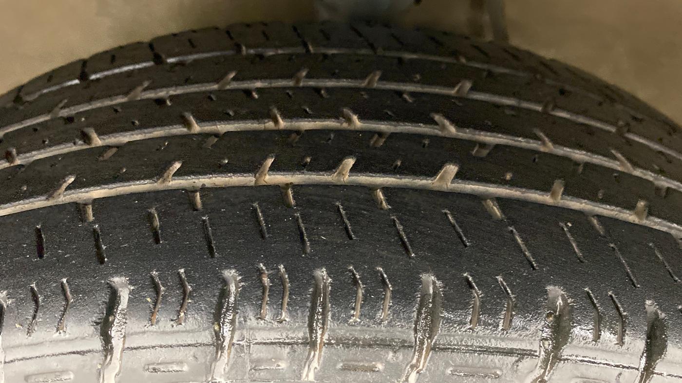 2017 Maruti Alto K10 VXI (O) AMT, Petrol, Automatic, 28,914 km, Left Front Tyre Tread
