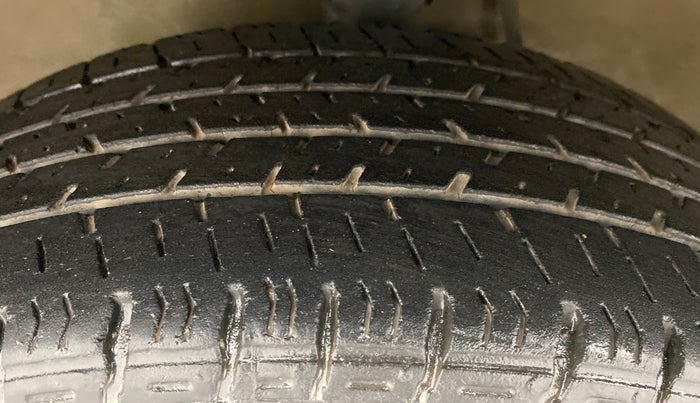 2017 Maruti Alto K10 VXI (O) AMT, Petrol, Automatic, 28,914 km, Left Front Tyre Tread