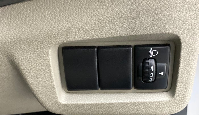 2017 Maruti Alto K10 VXI (O) AMT, Petrol, Automatic, 28,914 km, Dashboard - Headlight height adjustment not working