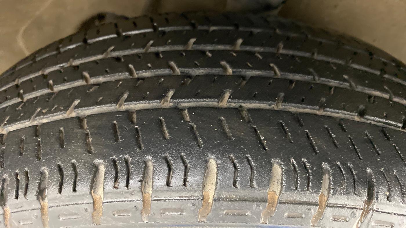 2017 Maruti Alto K10 VXI (O) AMT, Petrol, Automatic, 28,914 km, Right Front Tyre Tread