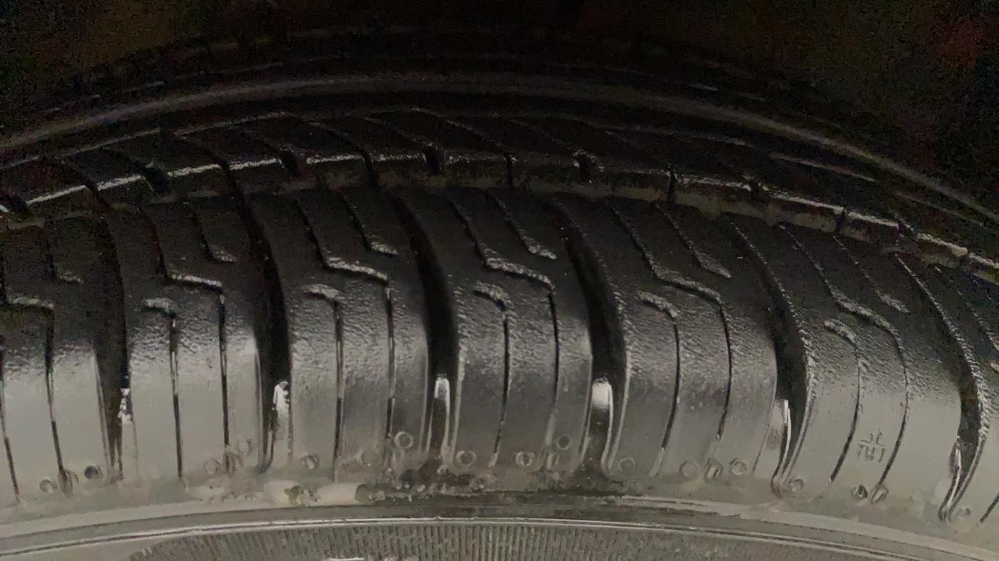 2016 Maruti Celerio VXI CNG, CNG, Manual, 90,267 km, Right Front Tyre Tread