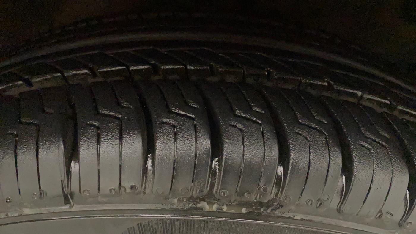 2016 Maruti Celerio VXI CNG, CNG, Manual, 90,267 km, Left Front Tyre Tread