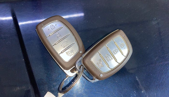 2020 Hyundai NEW I20  ASTA 1.0 TURBO IMT DUAL TONE, Petrol, Manual, 53,221 km, Key Close Up