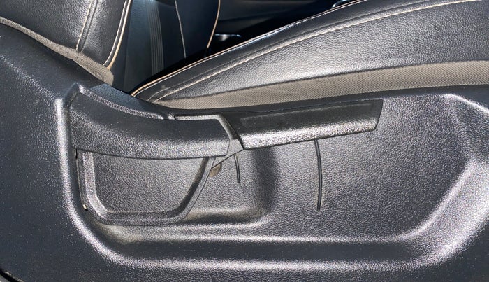 2020 Hyundai NEW I20  ASTA 1.0 TURBO IMT DUAL TONE, Petrol, Manual, 53,221 km, Driver Side Adjustment Panel