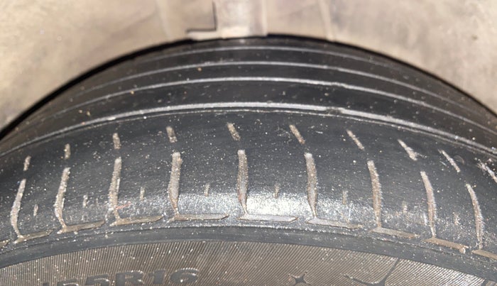 2020 Hyundai NEW I20  ASTA 1.0 TURBO IMT DUAL TONE, Petrol, Manual, 53,221 km, Right Front Tyre Tread