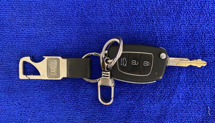2020 Hyundai AURA S 1.2 CNG, CNG, Manual, 53,948 km, Key Close Up