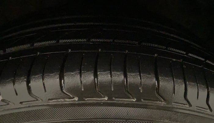 2020 Hyundai AURA S 1.2 CNG, CNG, Manual, 53,948 km, Right Front Tyre Tread