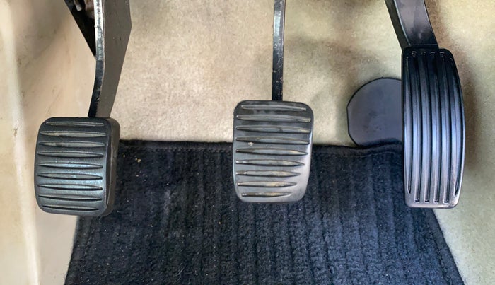 2013 Fiat Linea EMOTION 1.3, Diesel, Manual, 1,23,382 km, Pedals