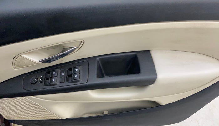 2013 Fiat Linea EMOTION 1.3, Diesel, Manual, 1,23,382 km, Driver Side Door Panels Control