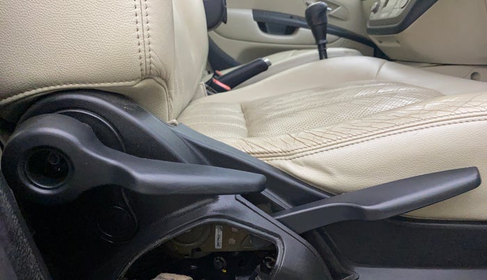 2013 Fiat Linea EMOTION 1.3, Diesel, Manual, 1,23,382 km, Driver Side Adjustment Panel