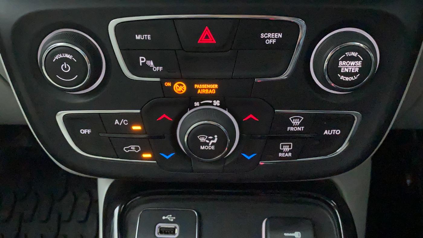 2018 Jeep Compass LIMITED 1.4 PETROL AT, Petrol, Automatic, 28,600 km, Multi-Zone Climate Control