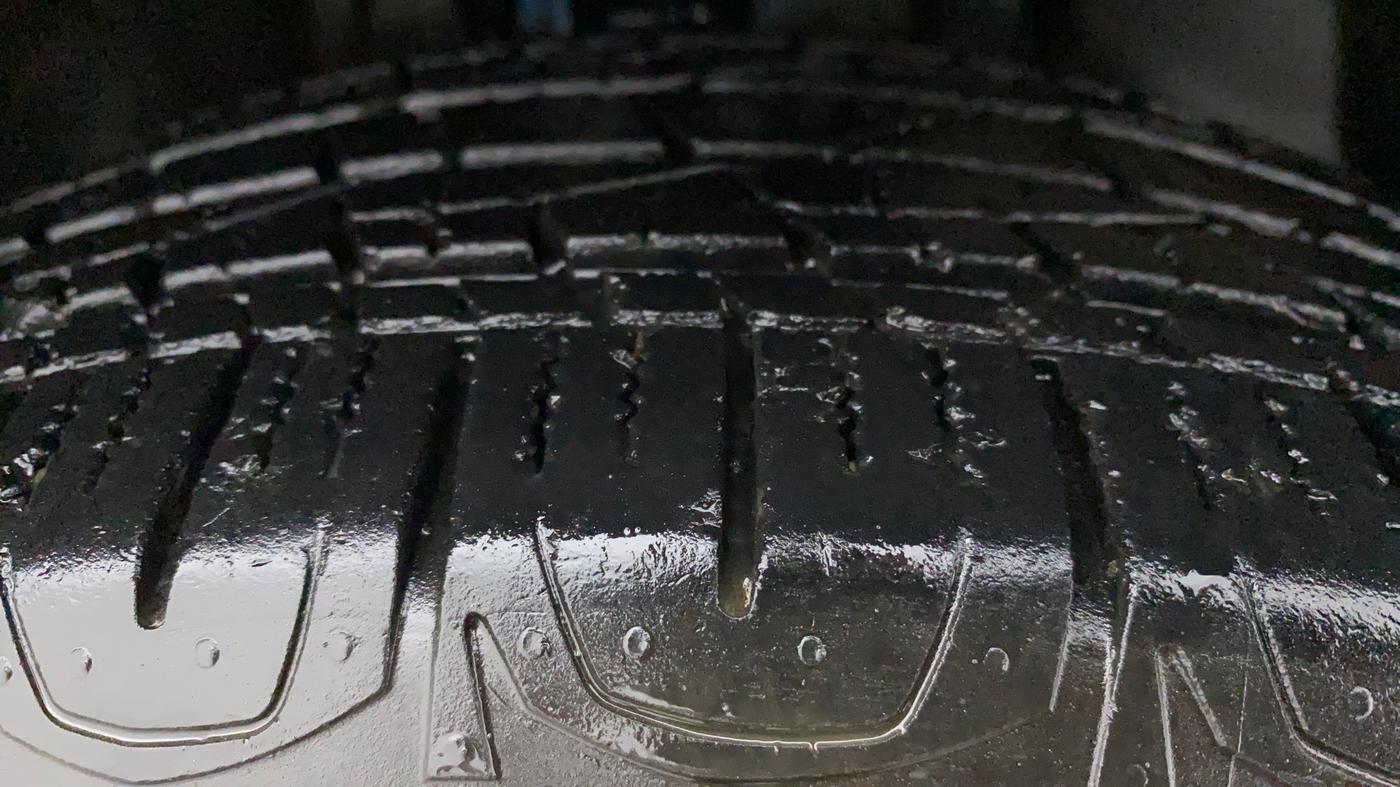 2018 Jeep Compass LIMITED 1.4 PETROL AT, Petrol, Automatic, 28,600 km, Right Front Tyre Tread