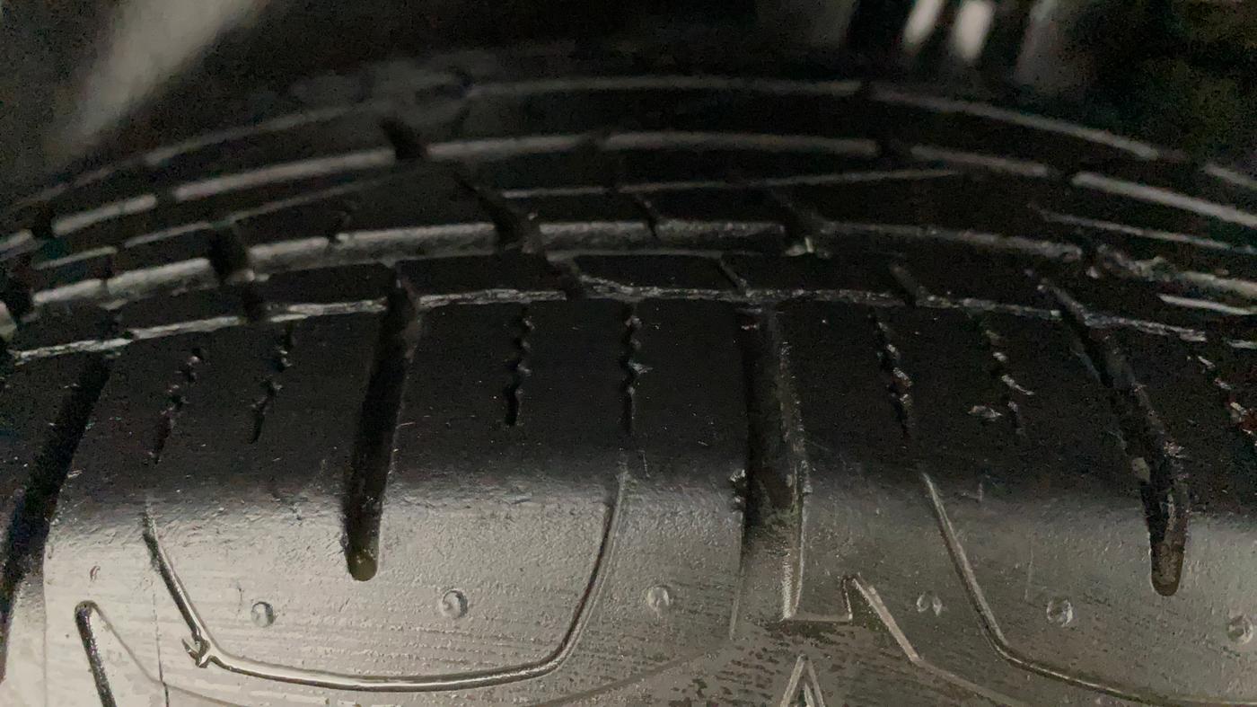 2018 Jeep Compass LIMITED 1.4 PETROL AT, Petrol, Automatic, 28,600 km, Left Rear Tyre Tread