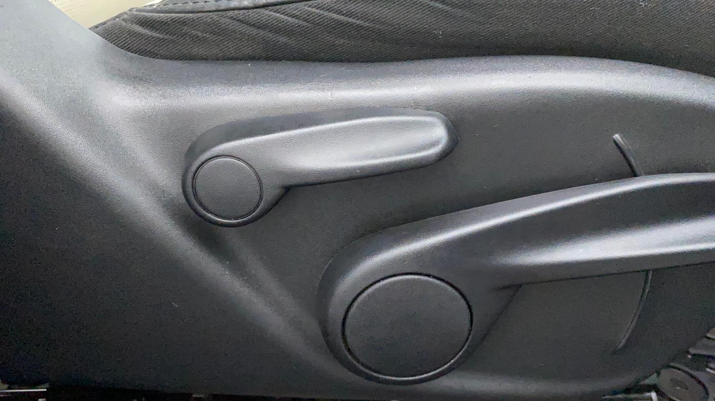 2018 Jeep Compass LIMITED 1.4 PETROL AT, Petrol, Automatic, 28,600 km, Driver Side Adjustment Panel